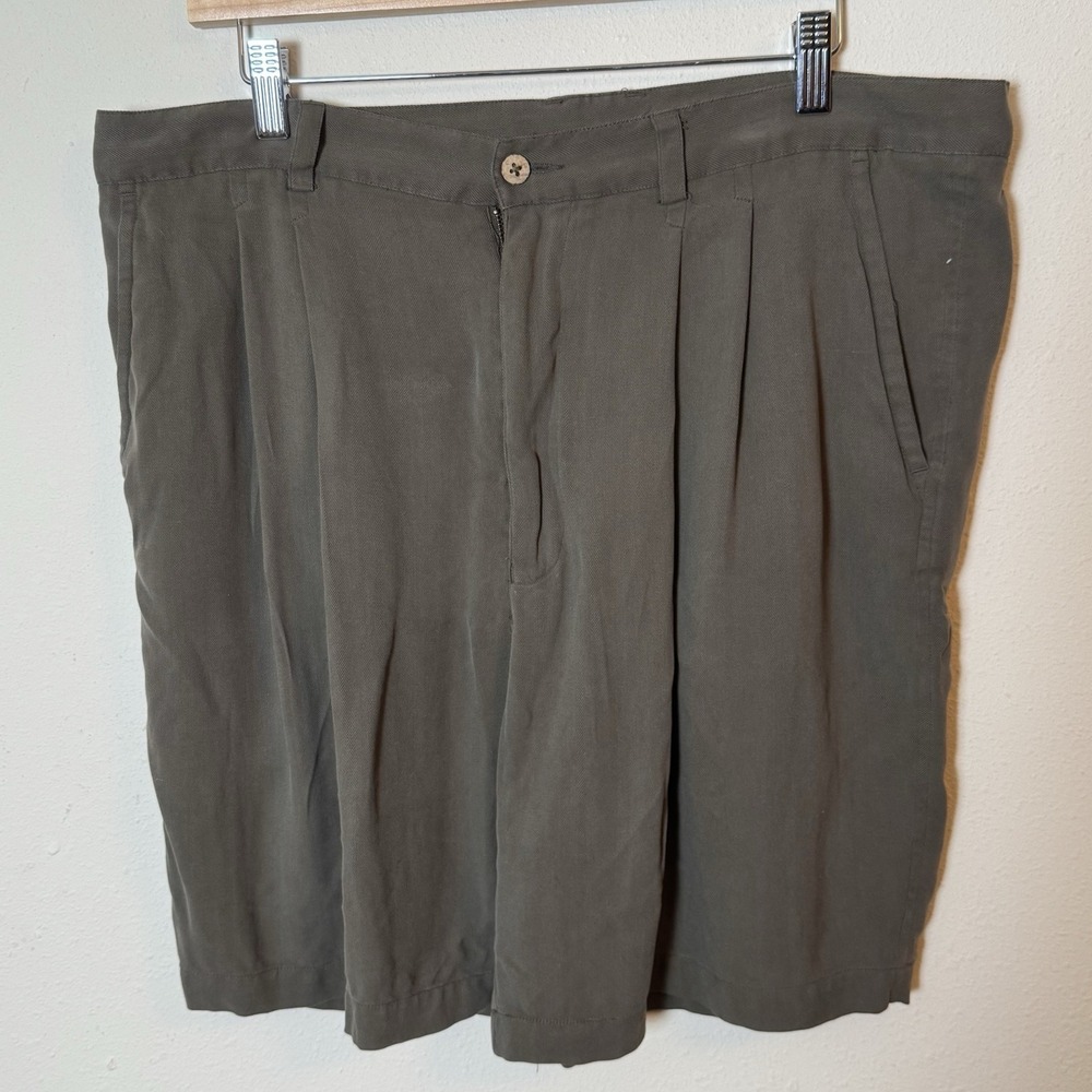 Caribbean Joe 100%‎ Silk Shorts Men's Size 38 Brown Pleated Pineapple Logo